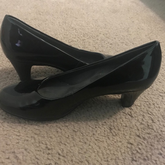 Aerosoles, Black heels Size 5, black - Picture 2 of 2
